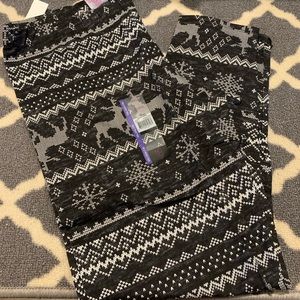 Juniors 2xl winter Christmas leggings NWT
